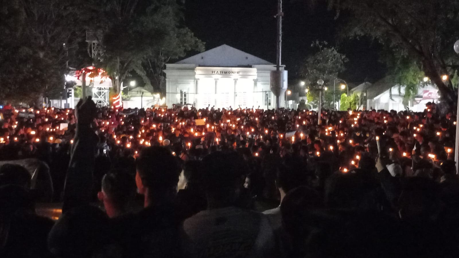 Suporter bola Pasuruan. (Foto: Laoh Mahfud/Tugu Jatim)