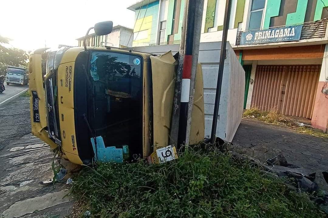 laka beruntun. (Foto: dok Satlantas Polres Pasuruan/Tugu Jatim)