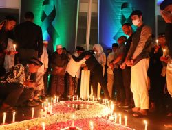 Ratusan Warga Malang Doa Bersama di Alun-Alun Tugu, Sutiaji: Semua Aremania Itu Cinta Damai