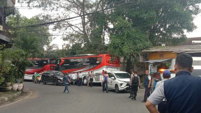 Parkir sembarangan. (Foto: M. Sholeh/Tugu Malang)