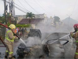 Mobil Terbakar di Lawang, Diduga Tabrak Pembatas Jalan hingga Rugi Rp90 Juta