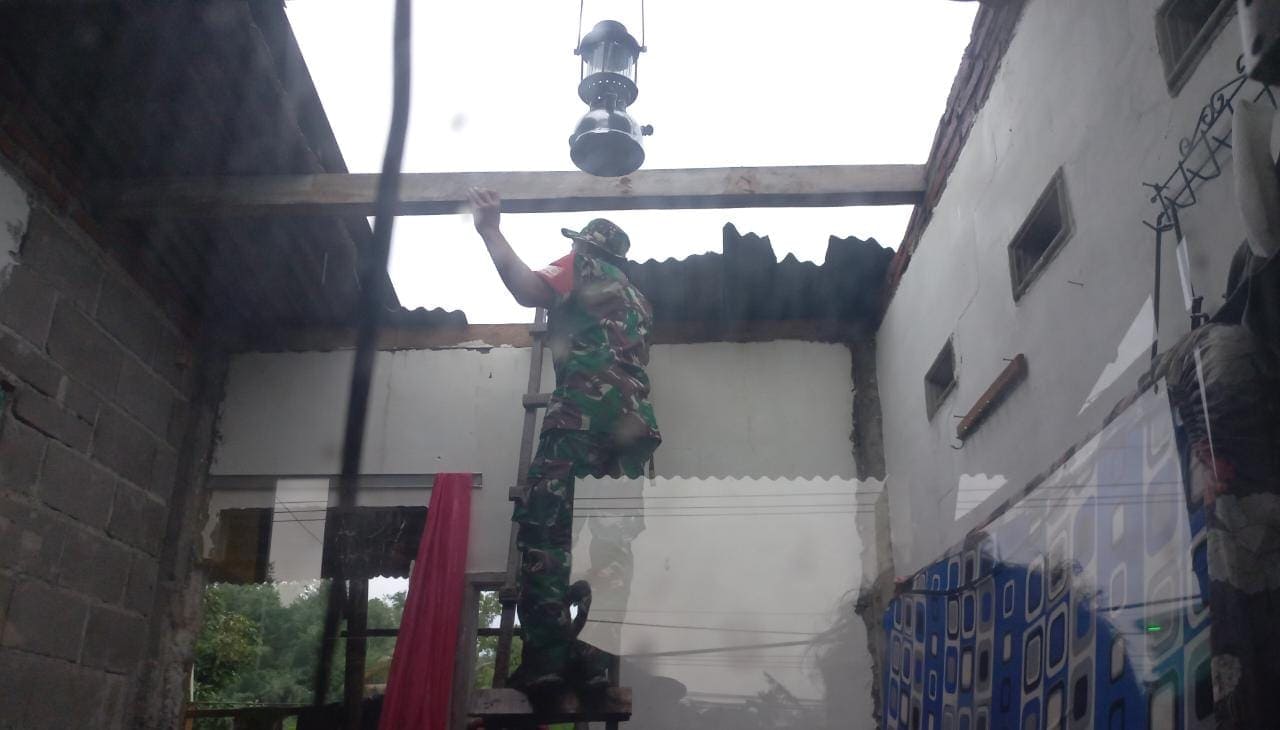 Angin puting beliung Purwodadi.(Foto: Laoh Mahfud/Tugu Jatim)