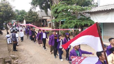Unik Peringati Hari Pahlawan, 500 Warga Desa Jetak Tuban Bentangkan Bendera Merah Putih 77 Meter