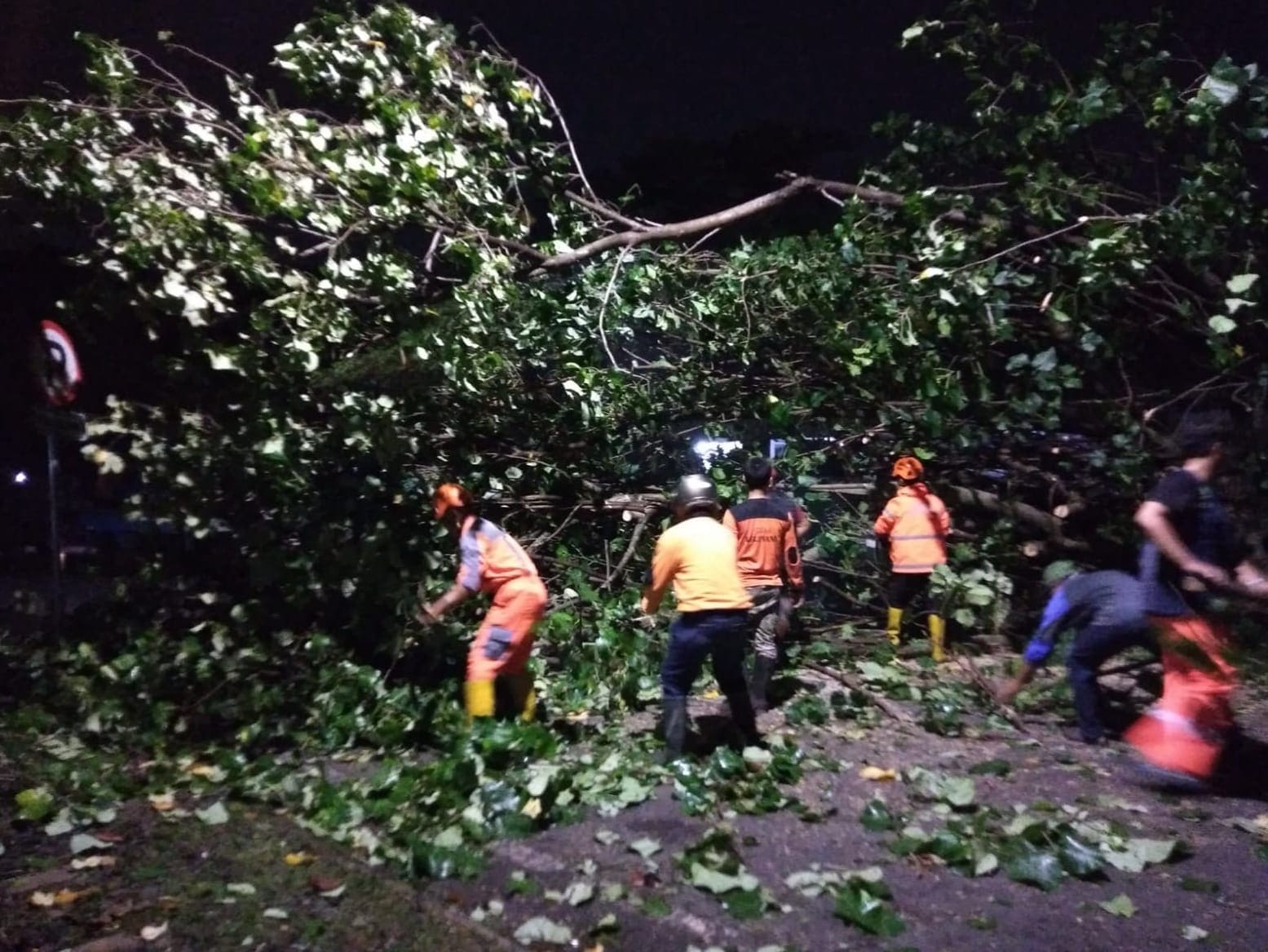 Cuaca ekstrem. (Foto: BPBD Kota Malang/Tugu Jatim)