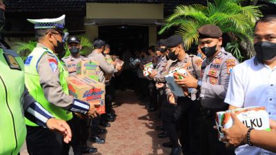 Bantu Korban Gempa Cianjur, 2 Truk Polres Tuban Kirim Bantuan Pangan
