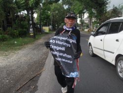 Aksi Jalan Mundur, Kakek asal Sukun Malang Tepati Janji Peringati 40 Hari Korban Tragedi Kanjuruhan