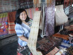 Kisah Dian Oerip Lestarikan Wastra Nusantara dan Bantu Penghidupan Mama Penenun