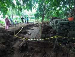 Warga Pasuruan Temukan Situs Candi dan Arca saat Bersih-bersih Makam