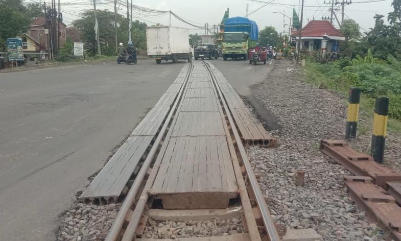 kereta api tugu jatim