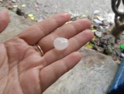 Penjelasan BMKG Soal Fenomena Hujan Es di Pasuruan