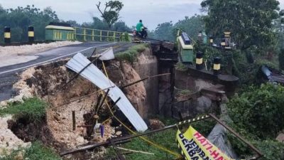 Jembatan Dam Seng. (Foto: media sosial akun Jambari Nursalim/Tugu Jatim)