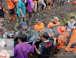 2 Hari Hilang, Petugas Temukan Korban Longsor Tewas Tertimbun Material di Poncokusumo Malang