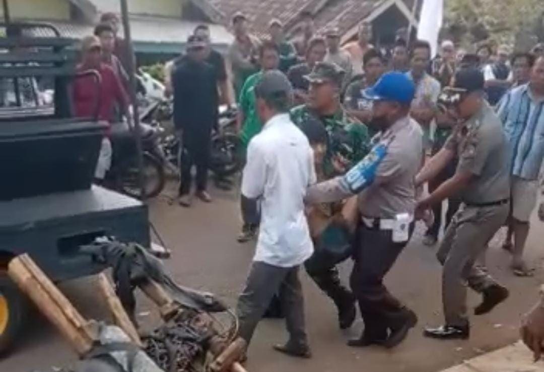 ODGJ ngamuk. (Foto: dok. warga/Tugu Jatim)