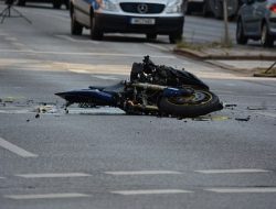 Kecelakaan Motor vs Mobil di Tuban, Korban Luka-Luka hingga Patah Tulang