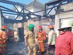 Kebakaran Toko Kelontong di Karangploso Malang, 1 Korban Luka Bakar, Rugi Rp250 Juta