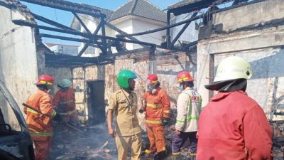 Kebakaran toko kelontong. (Foto: PMK Kabupaten Malang/Tugu Jatim)