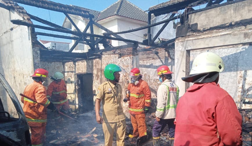 Kebakaran toko kelontong. (Foto: PMK Kabupaten Malang/Tugu Jatim)