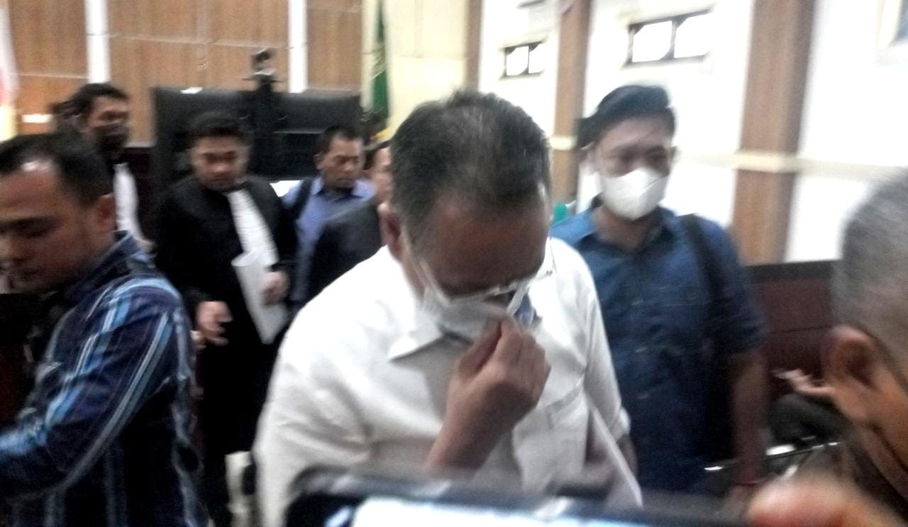 Bos tambang ilegal.