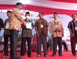 243 Warga Tambaksari Pasuruan Semringah, Menteri ATR BPN Serahkan Sertifikat Redistribusi Tanah Eks Kawasan Hutan