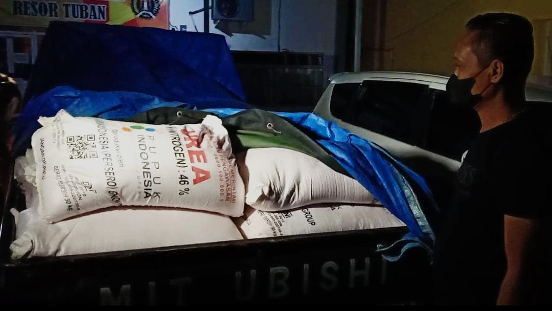 Selewengkan pupuk subsidi.