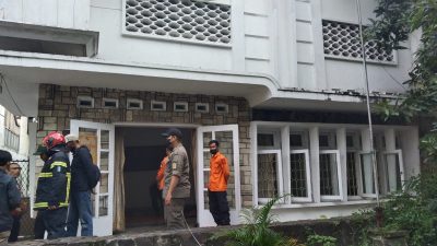 Kebakaran rumah di Surabaya.