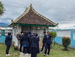 KKM-136 UIN Malang Ziarah ke Makam Punden Desa Karangnongko
