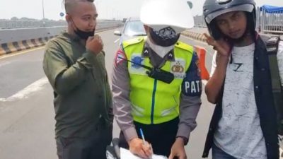 Polisi Tertibkan Pengendara Roda 2 di Jembatan Suramadu