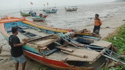 perahu tugu jatim