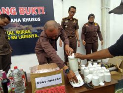 Kejari Kabupaten Pasuruan Musnahkan Ratusan Barang Bukti Narkoba, Miras, Hingga Senapan Angin