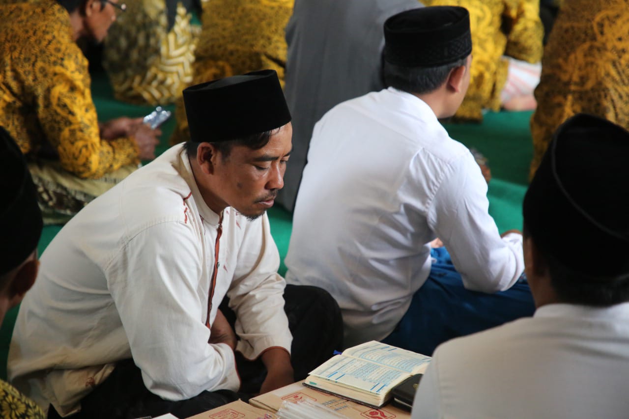 Harap Tahun Depan Lebih Baik, 405 Hafidz di Tuban Gelar Khotmil Qur'an 1 Khotmil Quran bil Ghoib di Pendapa Kridha Manunggal Tuban, pada Kamis (29/12/2022). Foto: dok Diskominfo Tuban