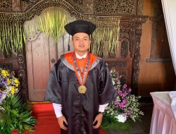 Kisah Inspiratif Adrian Fajar Eka Putra, Wisudawan Terbaik Unim Mojokerto yang Sempat Nyambi Jadi Ojek Online