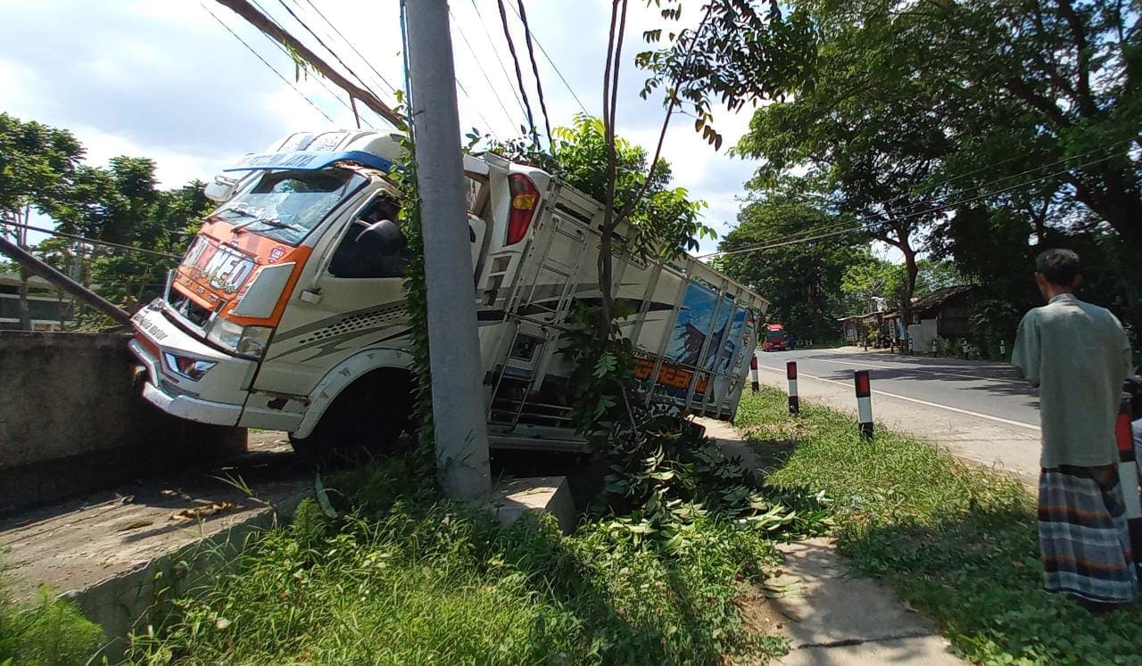 Truk tabrak ibu di Pasuruan.