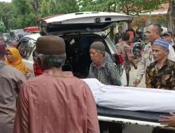 Jenazah Santri Terbakar Dimakamkan di Pasuruan, Sang Ayah Pingsan