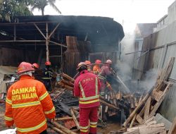 Sampah Dibakar, Gudang Material di Kota Malang Ikut Terbakar Diduga Tersulut Api