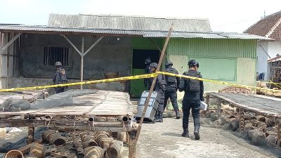 Ledakan gudang ikan.