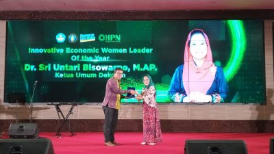 Sri Untari Terima Penghargaan The Most Innovative Economic Women Leader of the Year