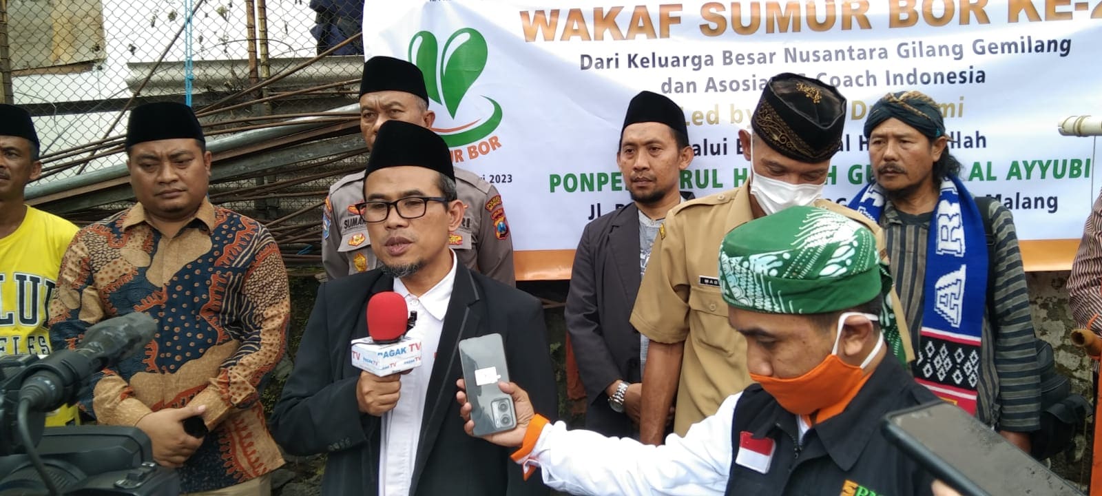 Wakaf sumur bor.