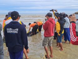 Penemuan Mayat tanpa Busana Terdampar di Bibir Pantai Tuban, Identitas Masih Buram