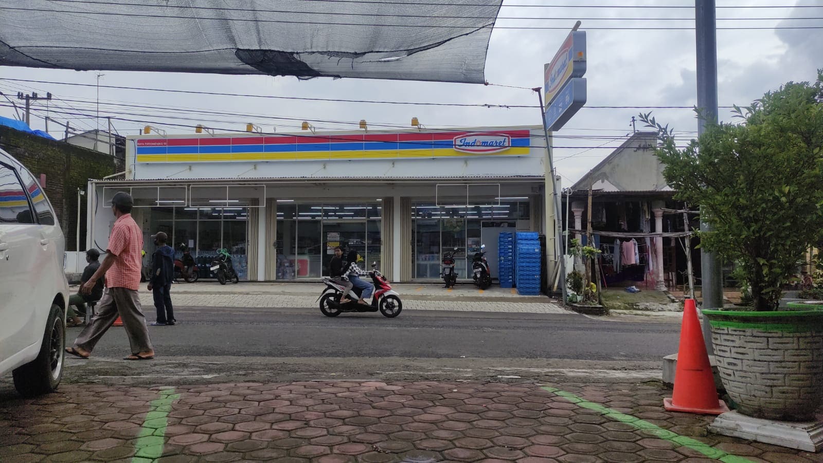 Toko modern Indomaret.