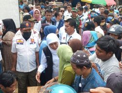 Gubernur Khofifah Bagikan Beras Murah di Bawah Harga HET di Pasar Kota Pasuruan, Diserbu Ratusan Emak-Emak