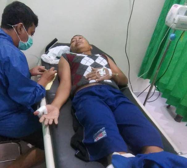 Dipatok ular kobra.