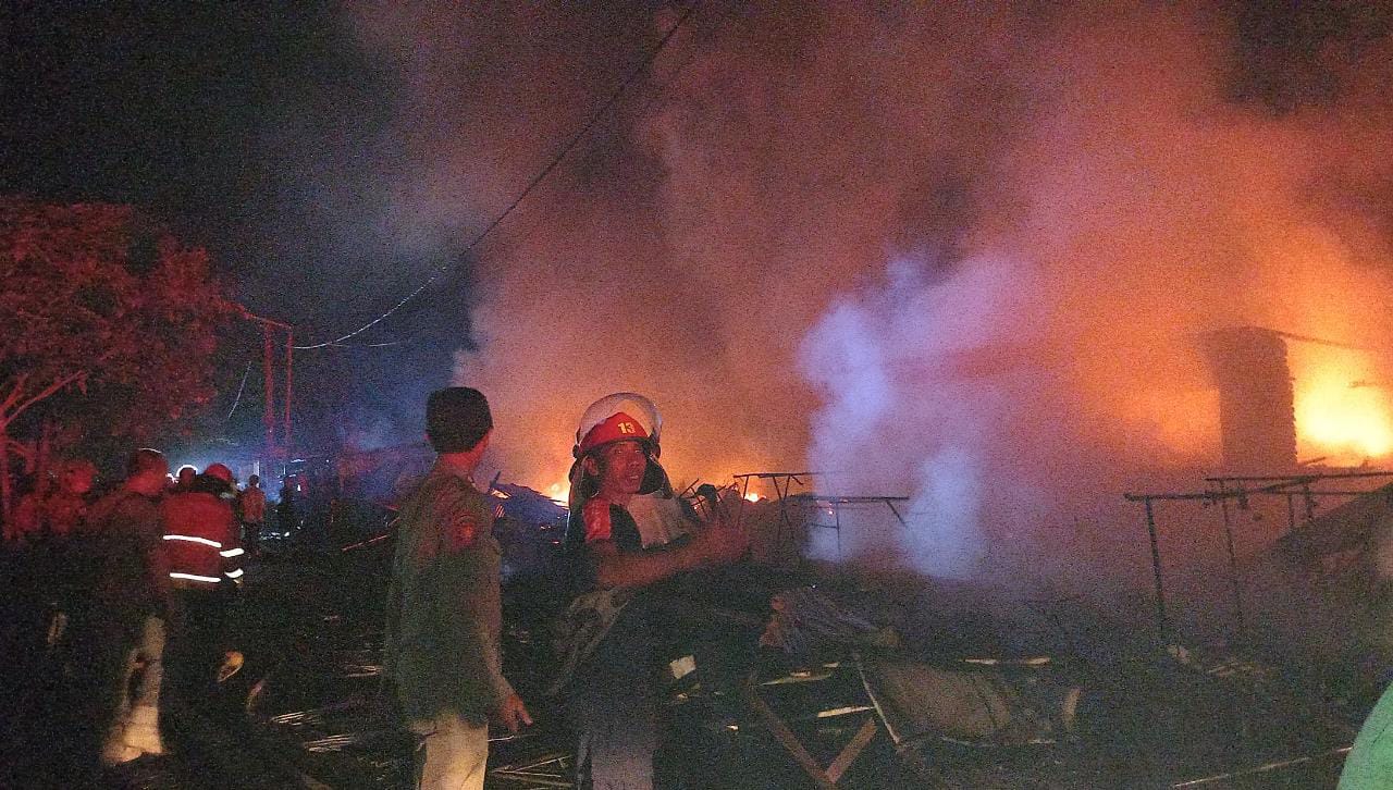 Kios Loak Pasar Karangketug Pasuruan Terbakar