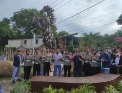 Patung Kuda Terbuat dari 361 Knalpot Brong Berdiri di Taman Sleko Tuban