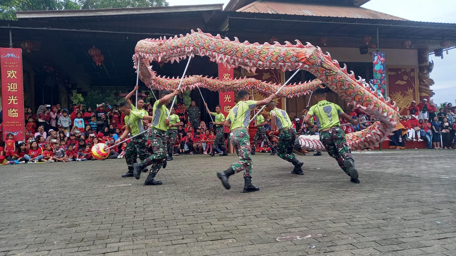 cap go meh tugu jatim