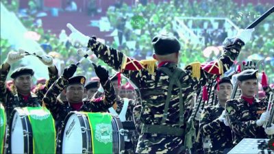 Jokowi Terkesima Aksi Banser NU Bawakan Lagu We Will Rock You Karya Band Quenn