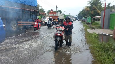 Terendam Banjir Selama 2 Hari, Jalur Pantura di Pasuruan Macet