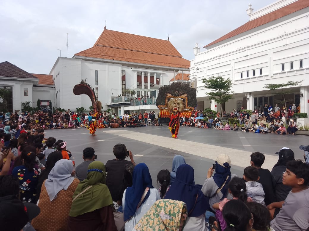 reog ponorogo tugu jatim