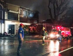 Ledakan Terdengar, 4 Ruko Kota Malang Kebakaran di Tengah Guyuran Hujan