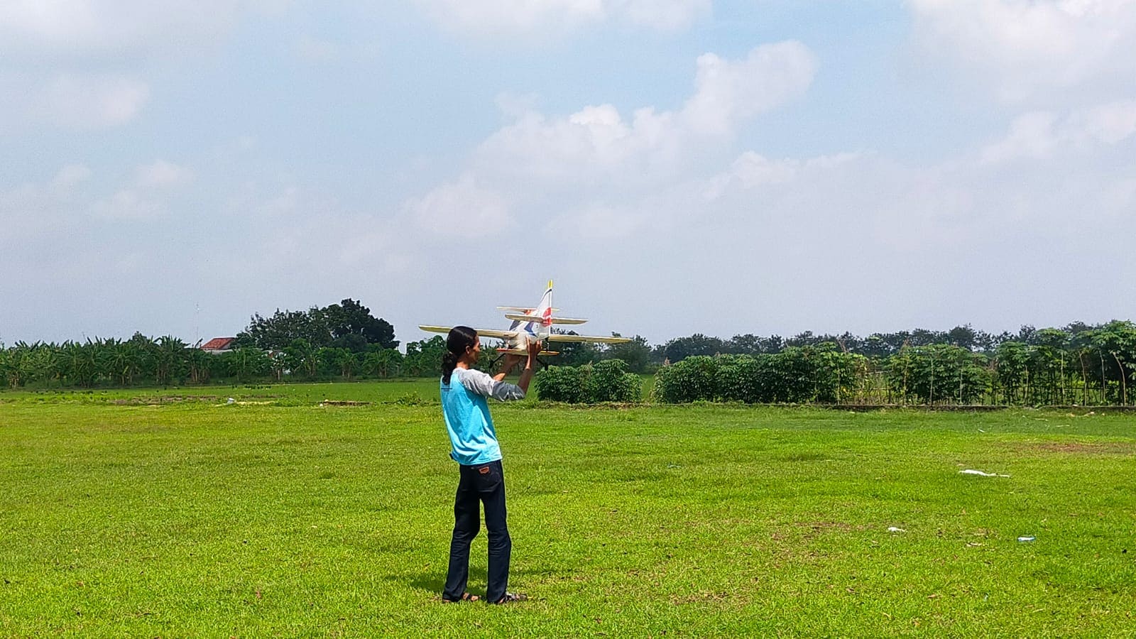 Berawal dari Hobi, Pria asal Wates Mojokerto Ubah Limbah Styrofoam Jadi Miniatur Pesawat Aeromodelling 3 miniatur pesawat aeromodelling.