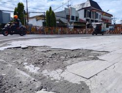 Minim Perhatian, Potret Jalan Trotoar Rusak di Tengah Kota Mojokerto